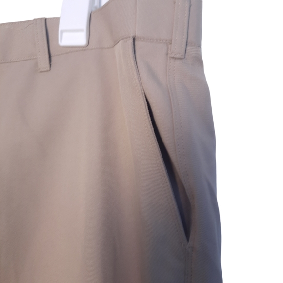 PGA Tour Mens 42 Golf Shorts Tan Kahki - Picture 3 of 4